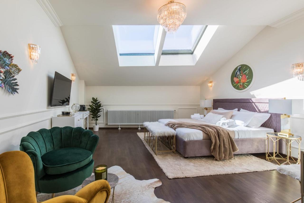 Holt Old Town Luxury Suites Бухарест Экстерьер фото