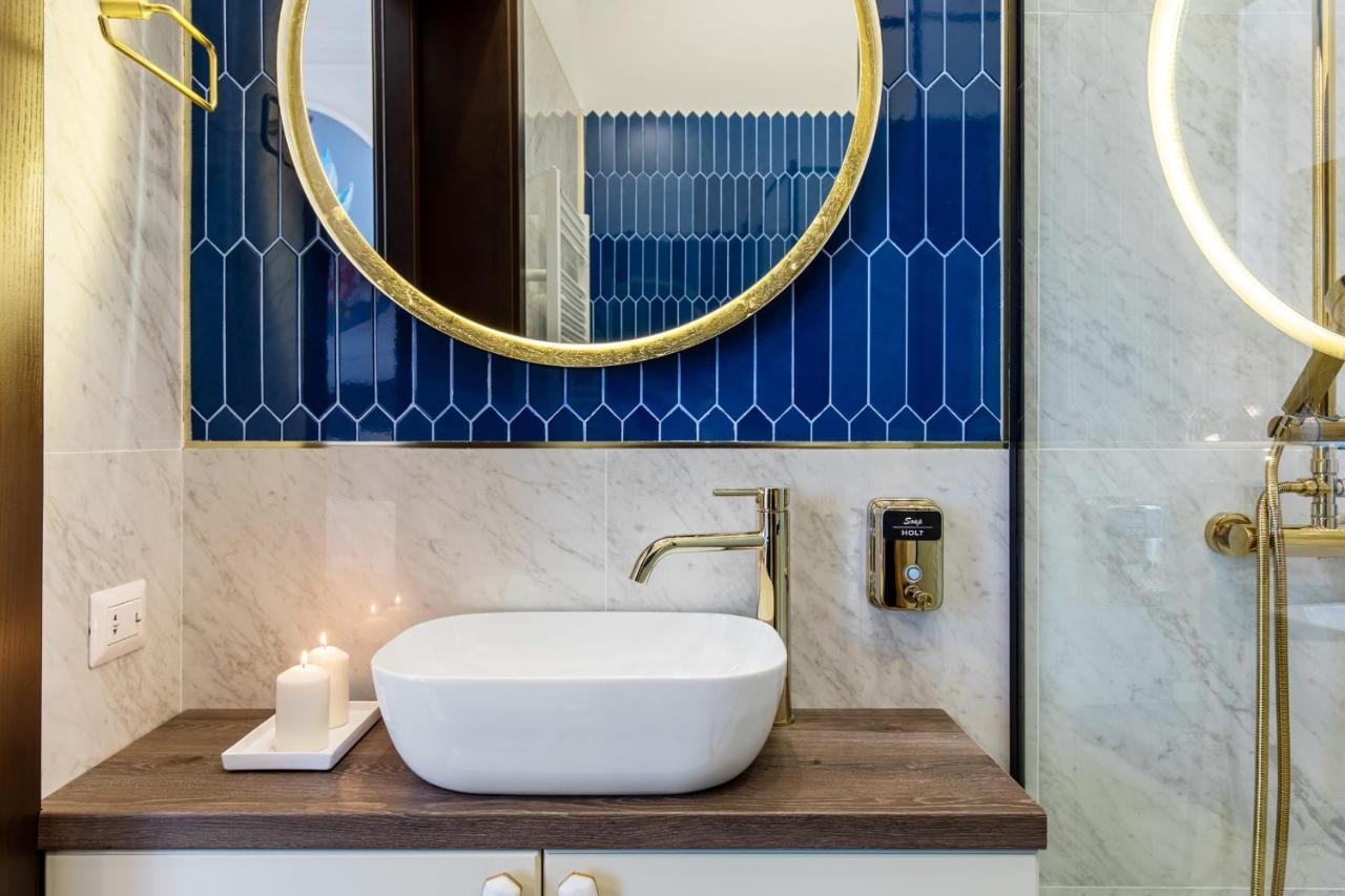 Holt Old Town Luxury Suites Бухарест Экстерьер фото