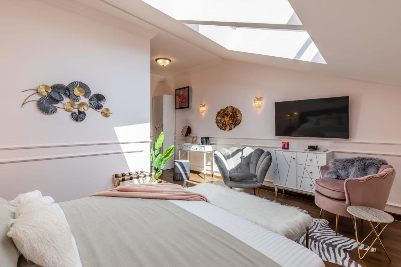 Holt Old Town Luxury Suites Бухарест Экстерьер фото